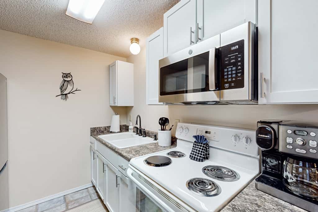 Serene 1BR Condo - Valley Views - Community POOL