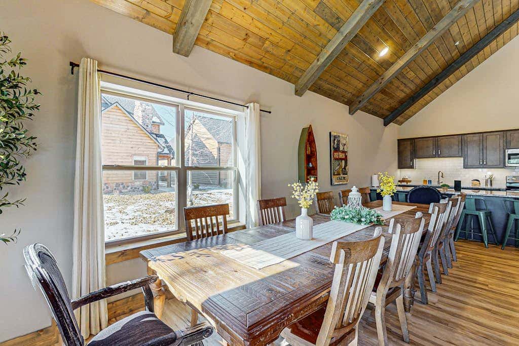 POOL & Arcade - Spacious 4BR Lodge - Near Branson