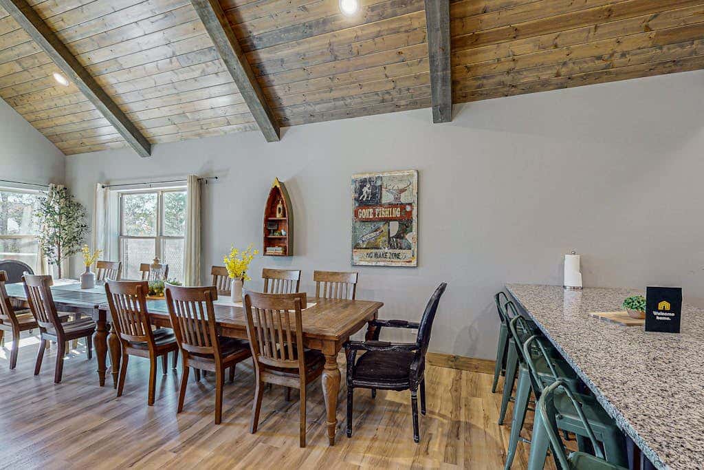 POOL & Arcade - Spacious 4BR Lodge - Near Branson