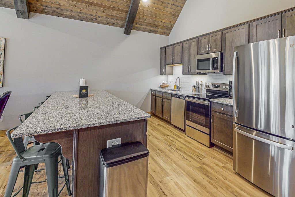 POOL & Arcade - Spacious 4BR Lodge - Near Branson