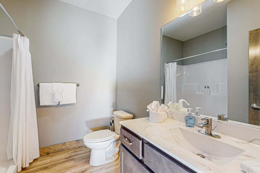 POOL & Arcade - Spacious 4BR Lodge - Near Branson