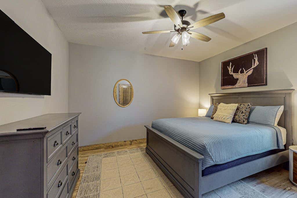 POOL & Arcade - Spacious 4BR Lodge - Near Branson