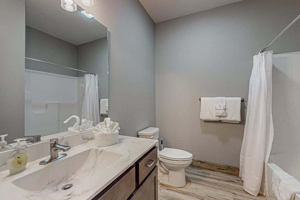 POOL & Arcade - Spacious 4BR Lodge - Near Branson