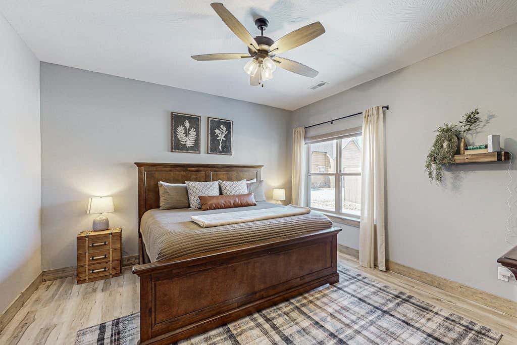 POOL & Arcade - Spacious 4BR Lodge - Near Branson