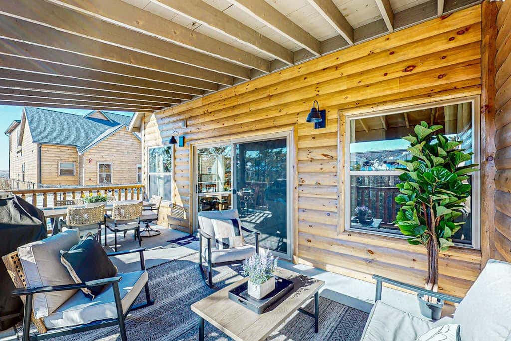 POOL & Arcade - Spacious 4BR Lodge - Near Branson