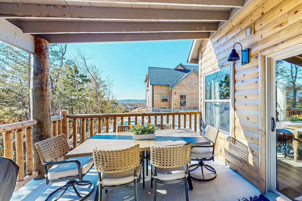 POOL & Arcade - Spacious 4BR Lodge - Near Branson