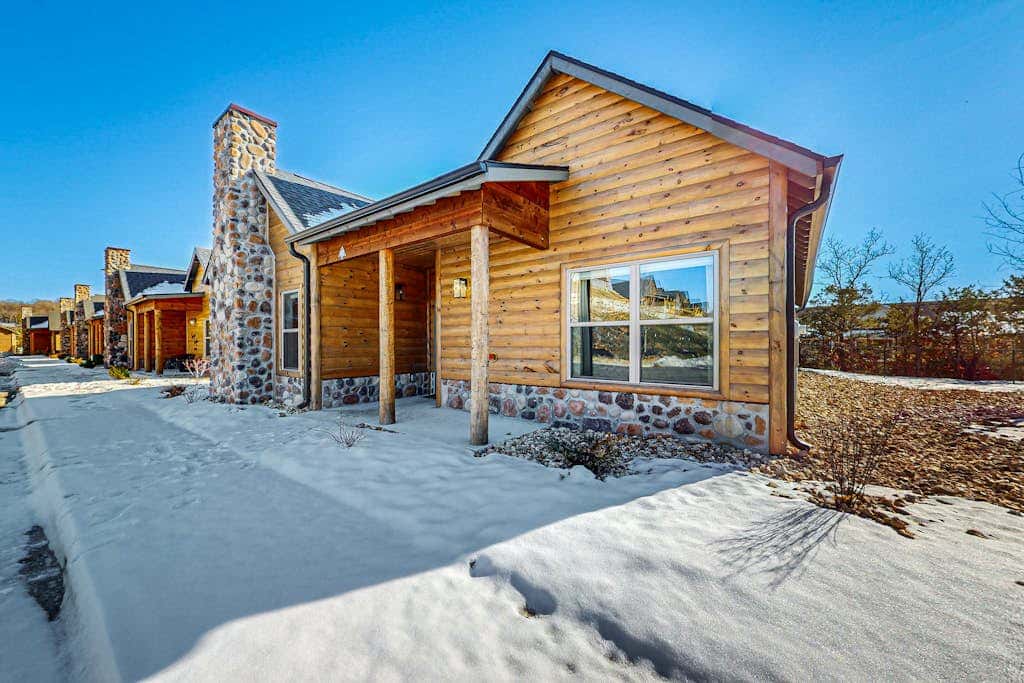 POOL & Arcade - Spacious 4BR Lodge - Near Branson