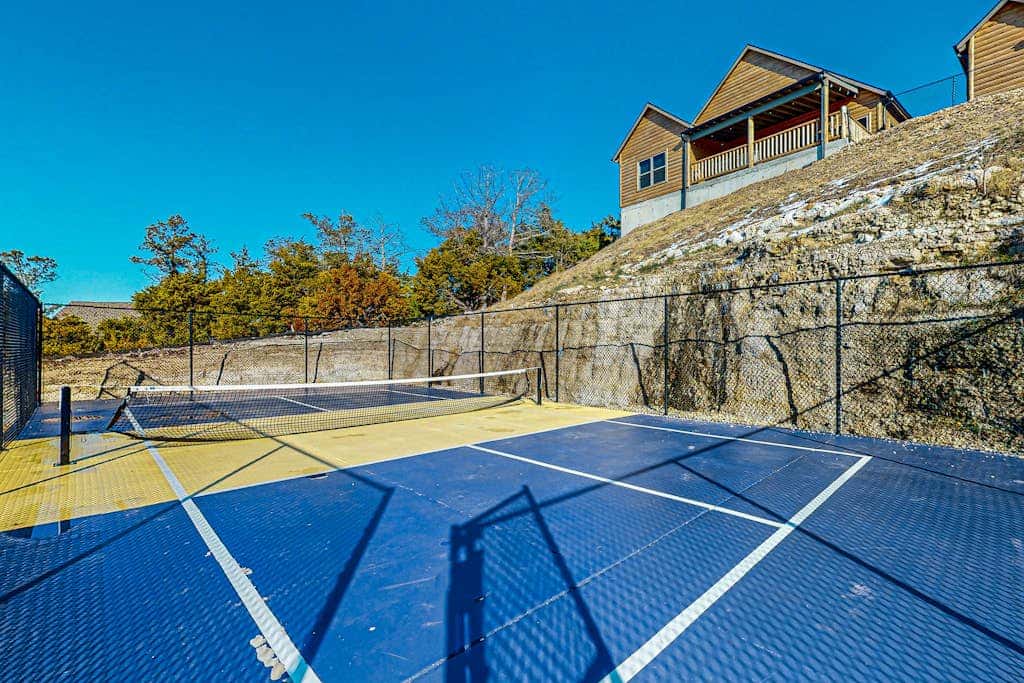 POOL & Arcade - Spacious 4BR Lodge - Near Branson