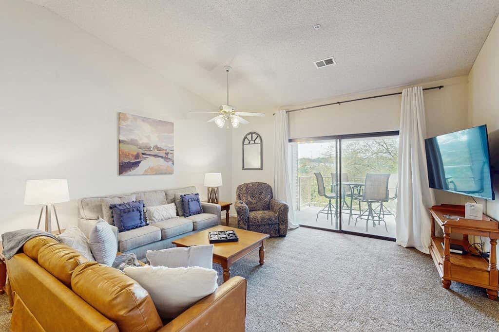2BR Branson Condo w indoor/outdoor pools & sauna