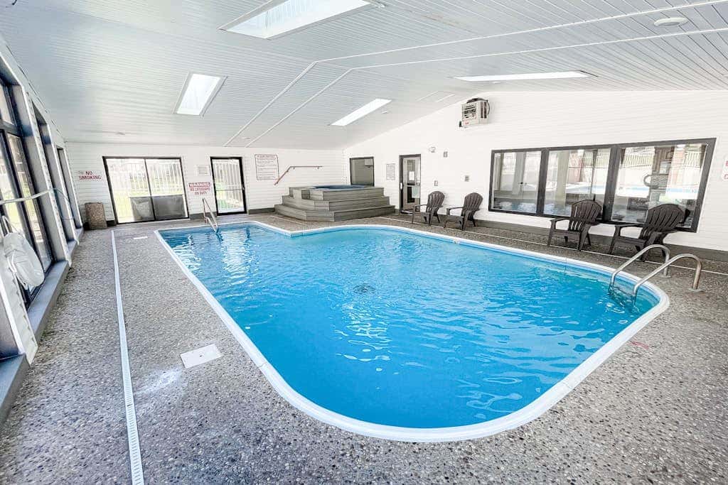 2BR Branson Condo w indoor/outdoor pools & sauna
