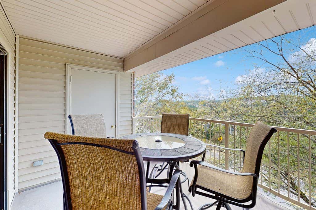 2BR Branson Condo w indoor/outdoor pools & sauna