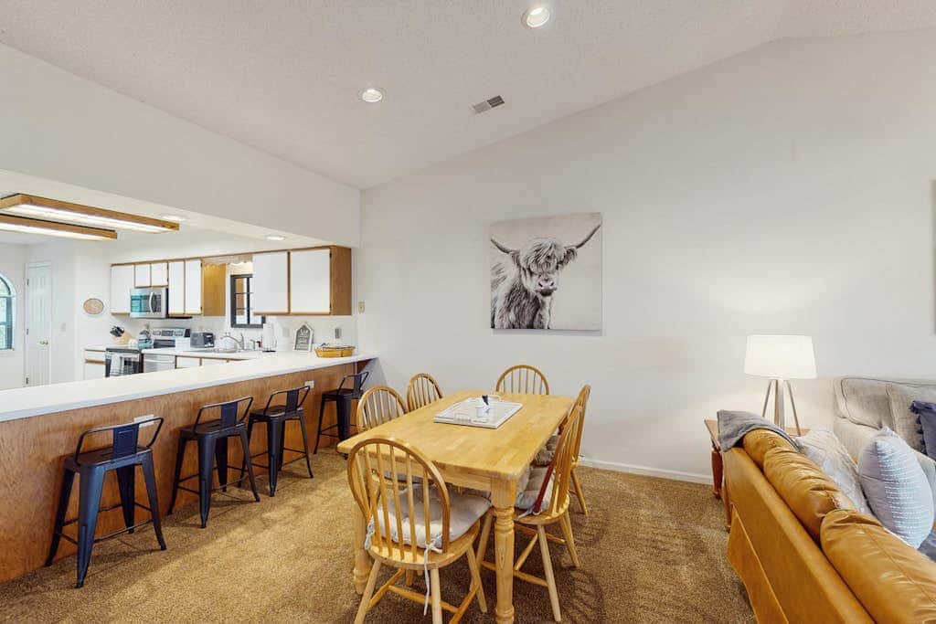 2BR Branson Condo w indoor/outdoor pools & sauna
