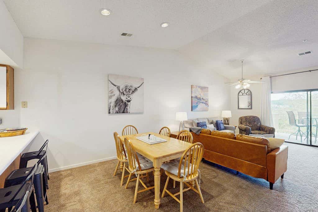 2BR Branson Condo w indoor/outdoor pools & sauna