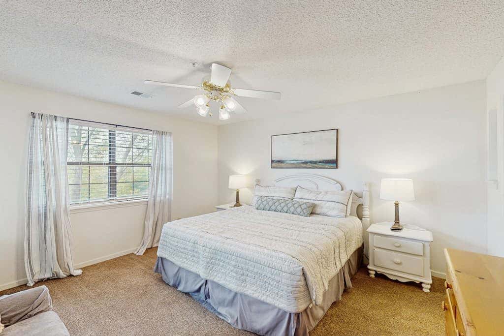 2BR Branson Condo w indoor/outdoor pools & sauna
