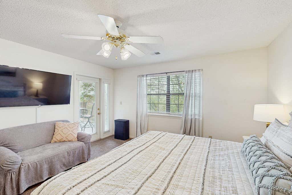 2BR Branson Condo w indoor/outdoor pools & sauna