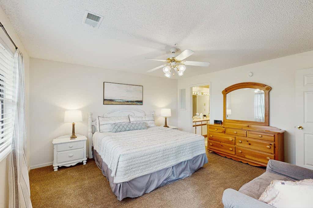 2BR Branson Condo w indoor/outdoor pools & sauna