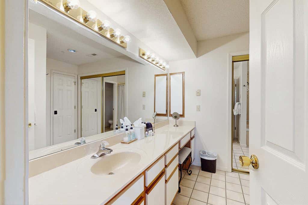 2BR Branson Condo w indoor/outdoor pools & sauna