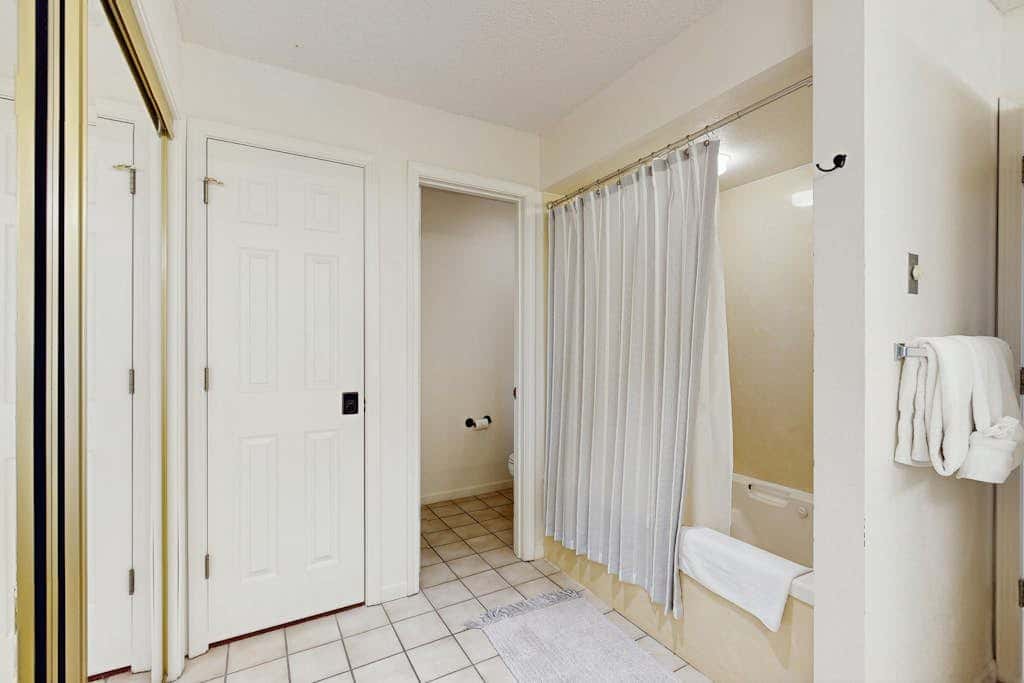 2BR Branson Condo w indoor/outdoor pools & sauna