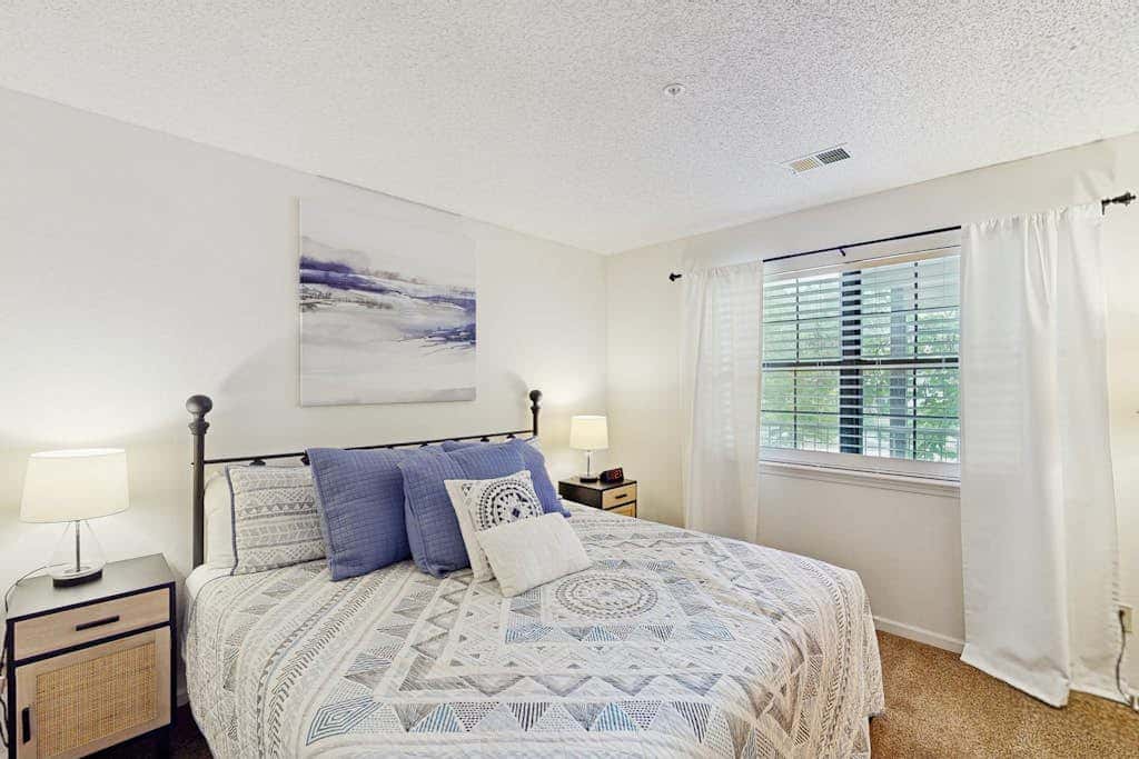 2BR Branson Condo w indoor/outdoor pools & sauna