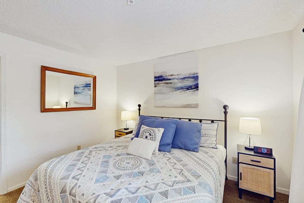 2BR Branson Condo w indoor/outdoor pools & sauna