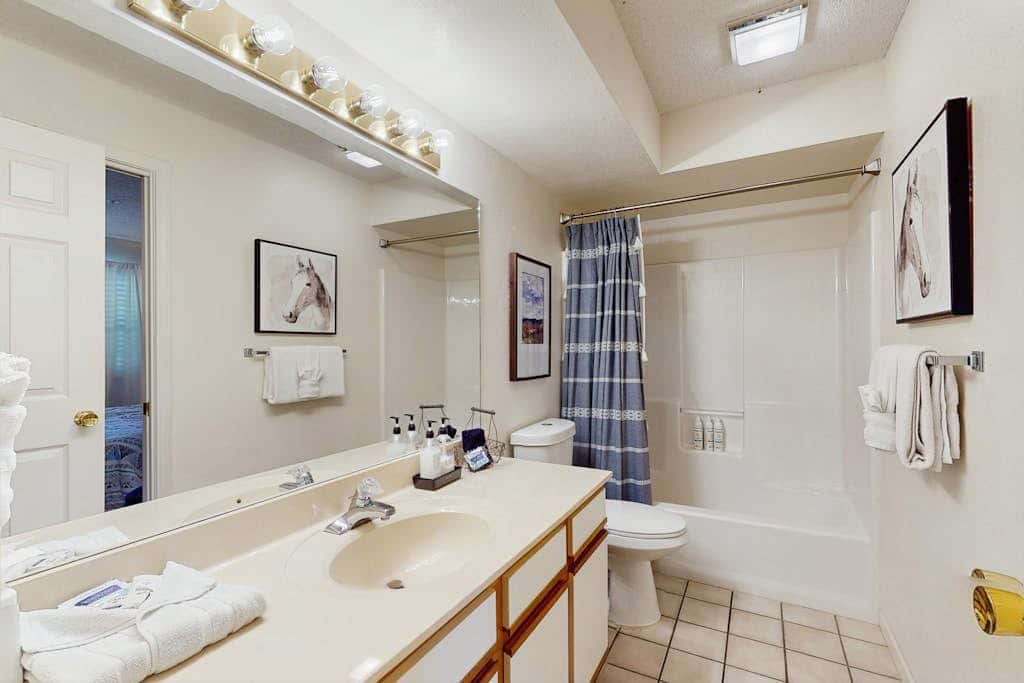 2BR Branson Condo w indoor/outdoor pools & sauna