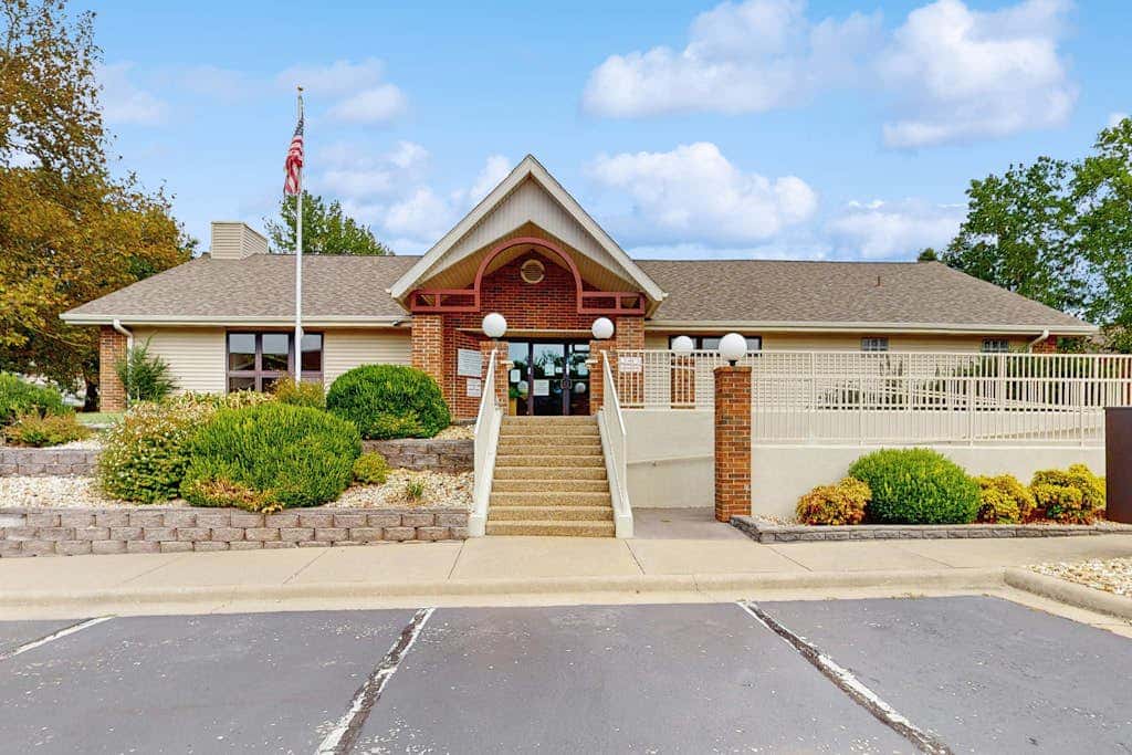 2BR Branson Condo w indoor/outdoor pools & sauna