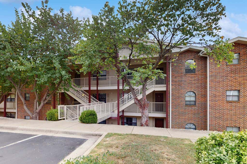2BR Branson Condo w indoor/outdoor pools & sauna