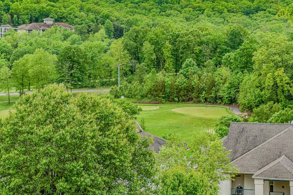 2BR Branson Condo w indoor/outdoor pools & sauna