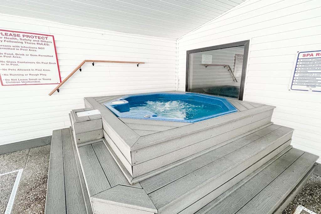 2BR Branson Condo w indoor/outdoor pools & sauna