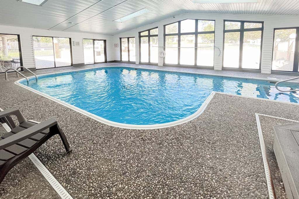 2BR Branson Condo w indoor/outdoor pools & sauna