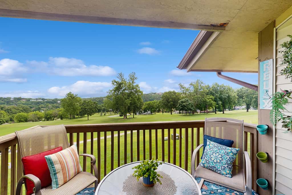 Serene 1BR Retreat - GOLF VIEW - Pools & Fireplace