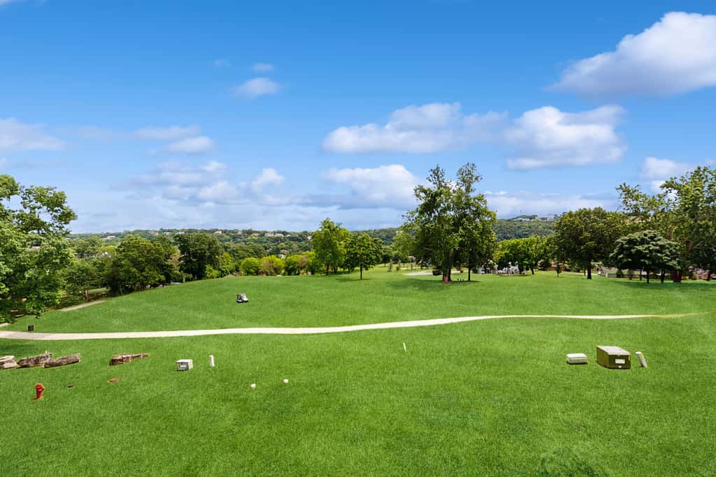 Serene 1BR Retreat - GOLF VIEW - Pools & Fireplace