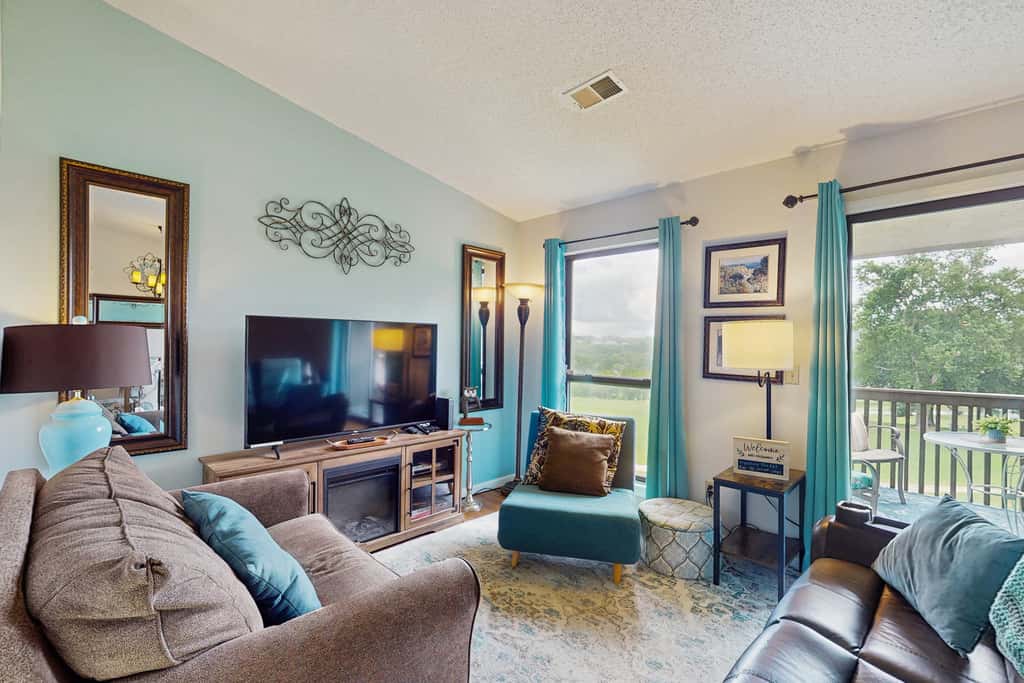 Serene 1BR Retreat - GOLF VIEW - Pools & Fireplace