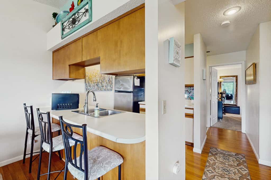 Serene 1BR Retreat - GOLF VIEW - Pools & Fireplace