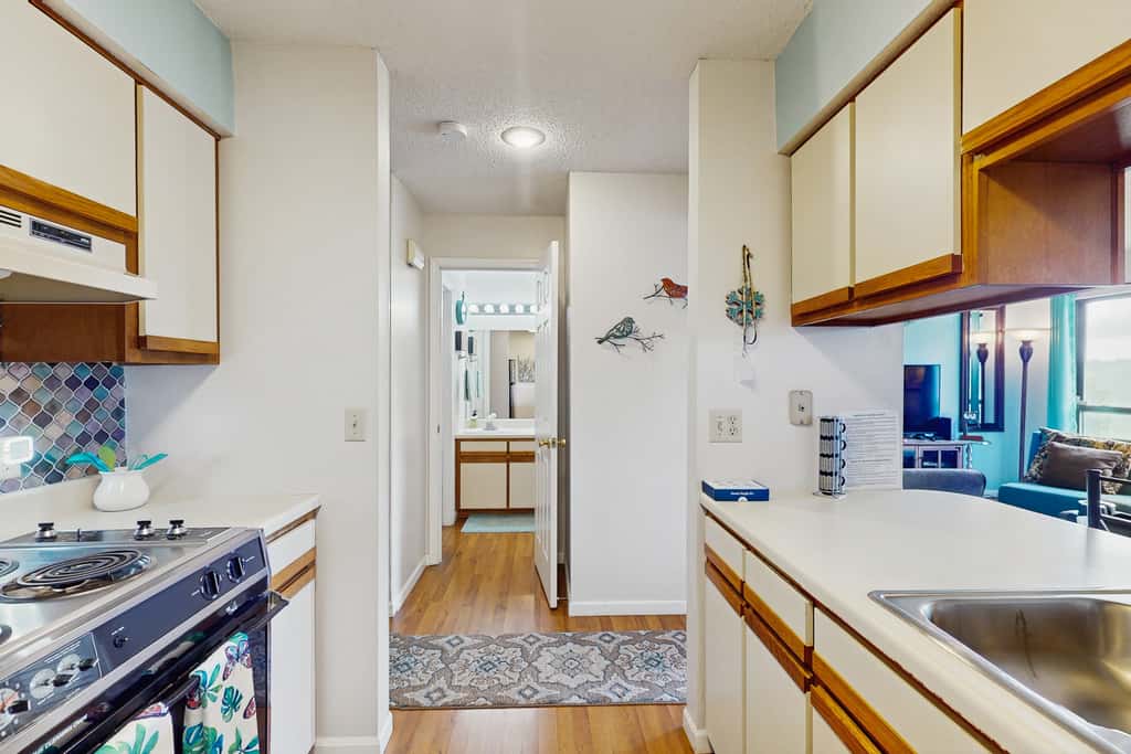 Serene 1BR Retreat - GOLF VIEW - Pools & Fireplace