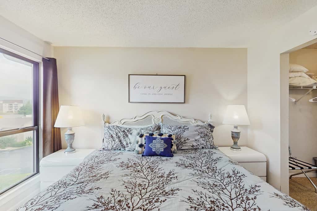 Serene 1BR Retreat - GOLF VIEW - Pools & Fireplace