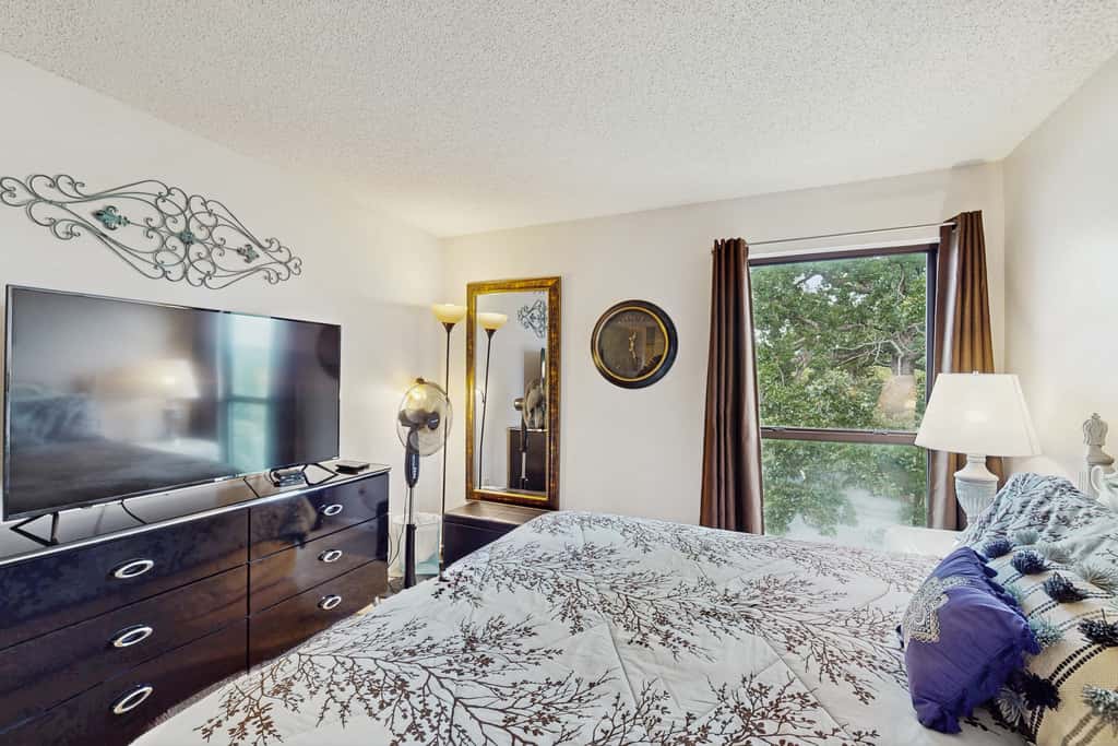 Serene 1BR Retreat - GOLF VIEW - Pools & Fireplace