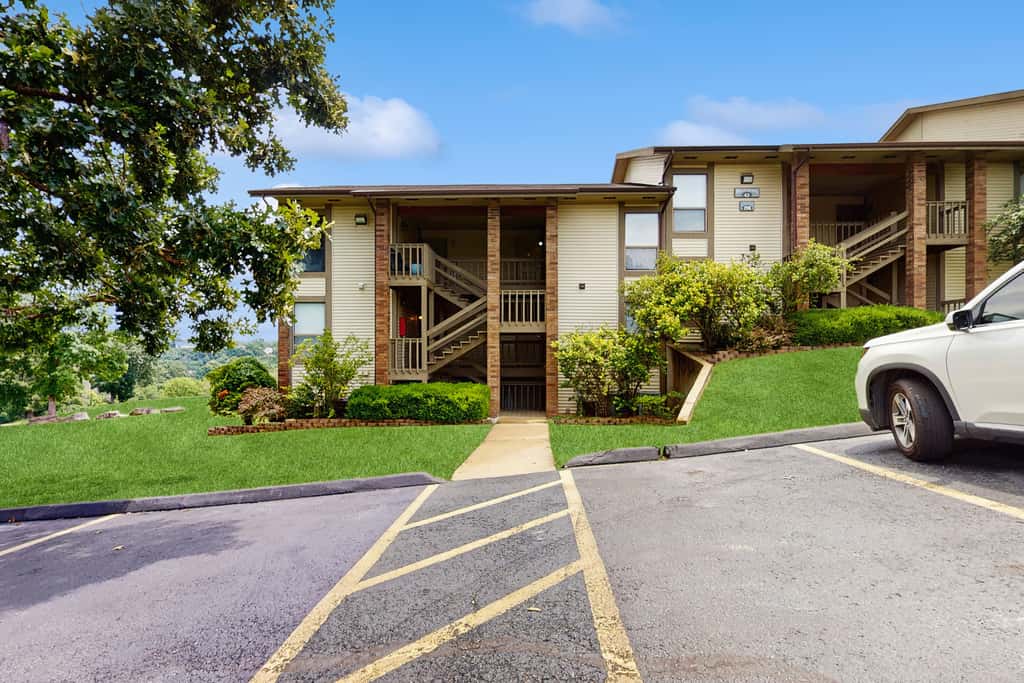 Serene 1BR Retreat - GOLF VIEW - Pools & Fireplace