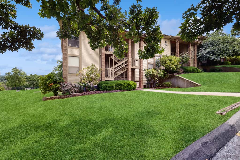 Serene 1BR Retreat - GOLF VIEW - Pools & Fireplace