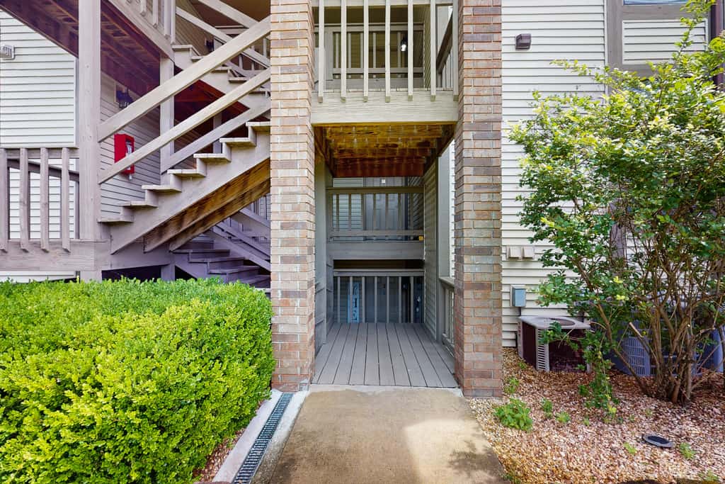 Serene 1BR Retreat - GOLF VIEW - Pools & Fireplace