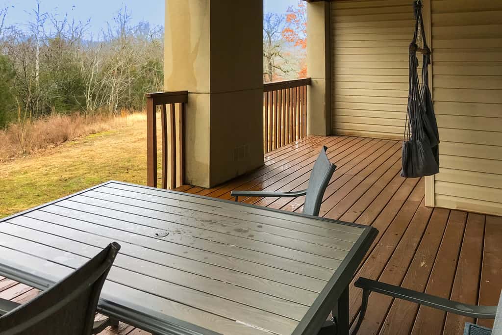 Bold 2BR Condo - MOUNTAIN VIEWS - Pool & Hot Tub