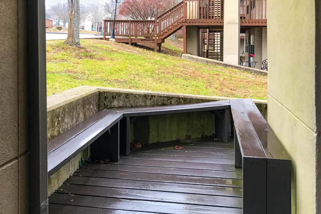 Bold 2BR Condo - MOUNTAIN VIEWS - Pool & Hot Tub