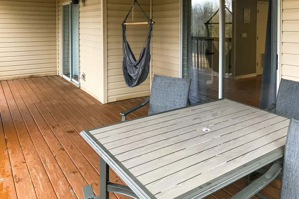 Bold 2BR Condo - MOUNTAIN VIEWS - Pool & Hot Tub