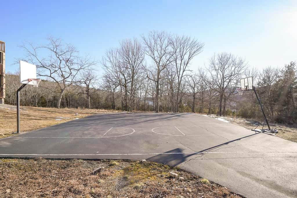 Bold 2BR Condo - MOUNTAIN VIEWS - Pool & Hot Tub