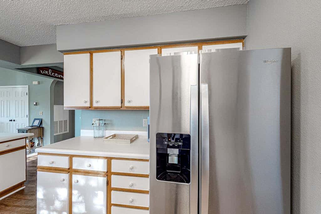 Inviting 2BR Condo - HOT TUB - Family Pool