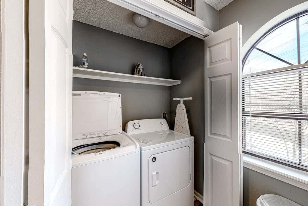 Inviting 2BR Condo - HOT TUB - Family Pool