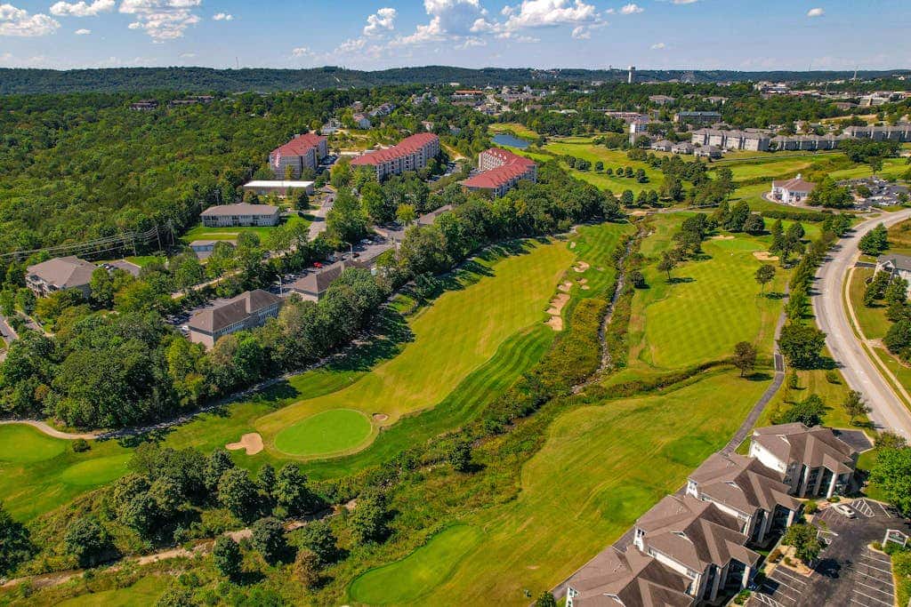 Inviting 2BR Condo - HOT TUB - Family Pool