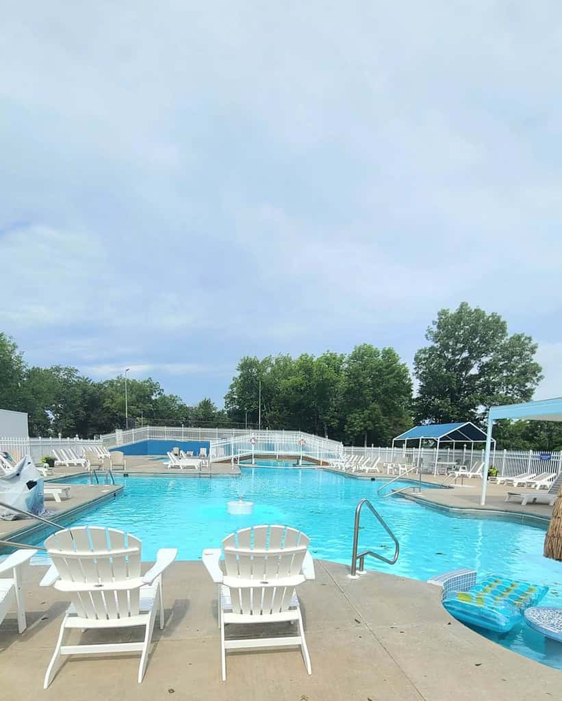 Rustic 2BR Cabin *POOL* Wooded