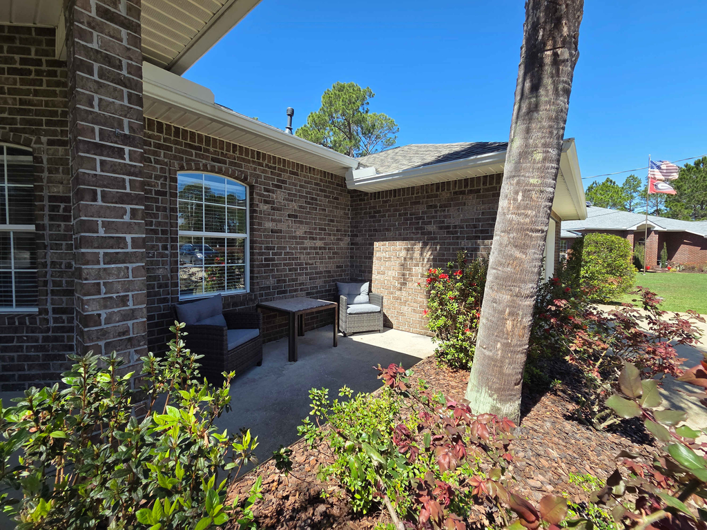 Spacious 3 BR home near beaches and shopping - sleeps 7!