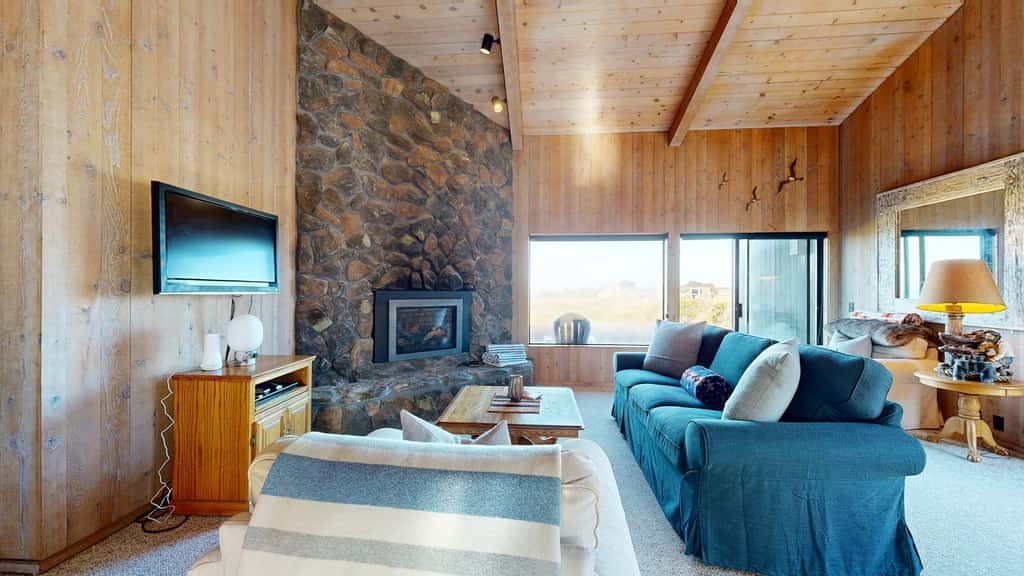Pelican Landing - Ocean view home with stone fireplace, dog-friendly